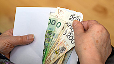 Oszustwo „na paczkę z zagranicy”. Seniorka z Elbląga straciła pieniądze Oszustwo „na paczkę z zagranicy”. Seniorka z Elbląga straciła pieniądze